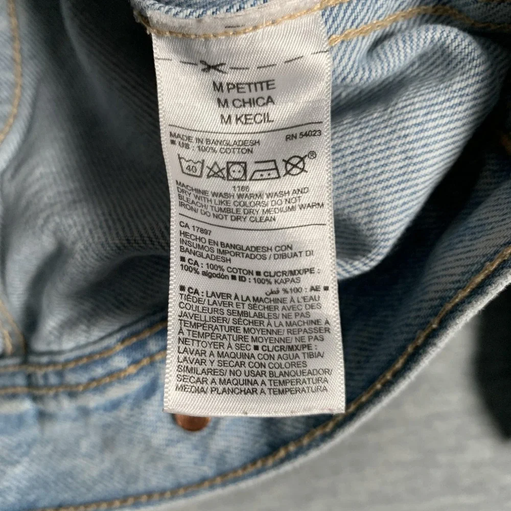 Old Navy Boyfriend Denim Jacket Womens Petite Medium‎ Light Wash Distressed Jean